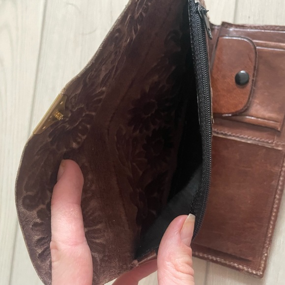 Handmade Leather Wallet - Picture 4 of 6